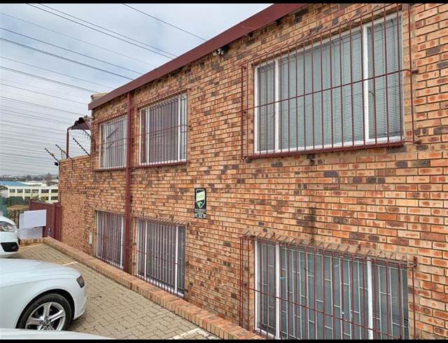 800M² WAREHOUSE TO LET IN SEBENZA