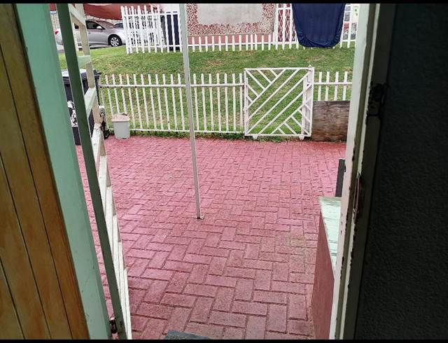 2 bed property to rent in RIDGEWAY