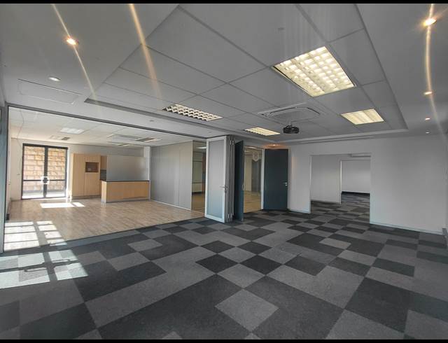 299M² OFFICE TO LET IN BRYANSTON