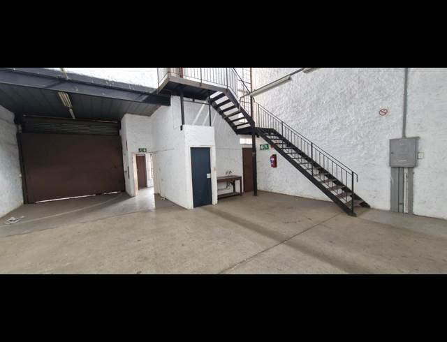 227M² WAREHOUSE TO LET IN TROYEVILLE