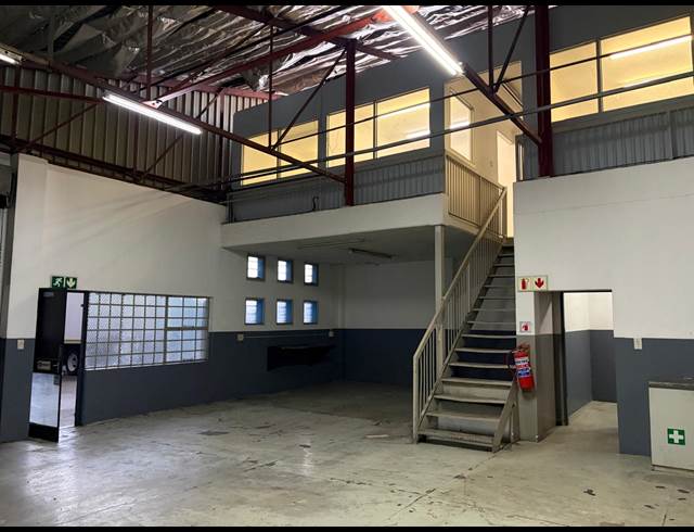 172M² WAREHOUSE TO LET IN STEELEDALE