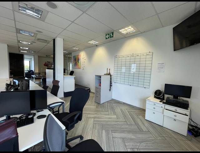 318M² OFFICE TO LET IN BRYANSTON