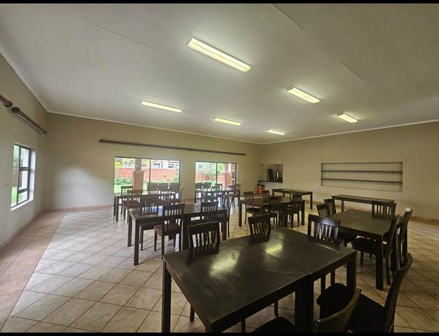 80M² BUSINESS CENTRE TO LET IN SILVER LAKES GOLF ESTATE