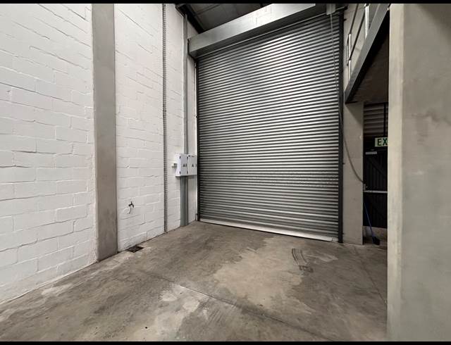 606M² WAREHOUSE TO LET IN STIKLAND