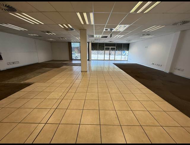 207M² RETAIL TO LET IN INDUSTRIA WEST
