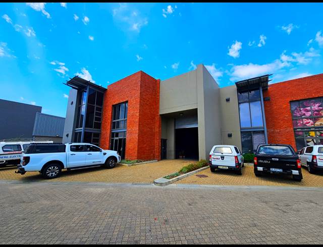 519M² WAREHOUSE TO LET IN STIKLAND INDUSTRIAL