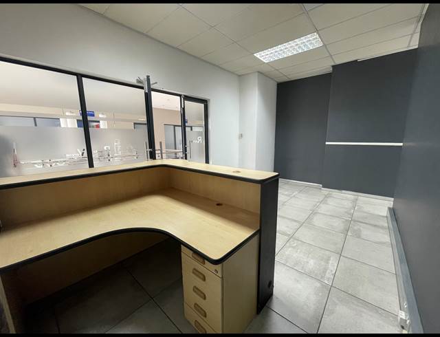 108M² OFFICE TO LET IN IMPALA PARK