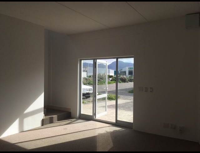 60M² OFFICE TO LET IN CAPRICORN