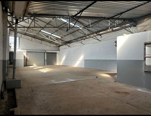 323M² WAREHOUSE TO LET IN SEBENZA