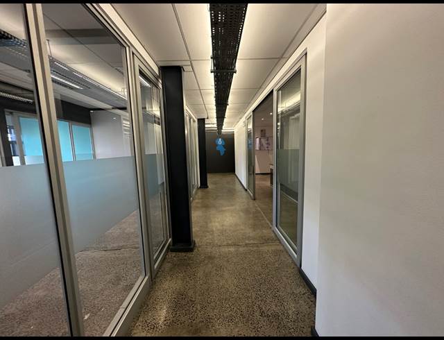 1,000M² OFFICE TO LET IN WOODSTOCK