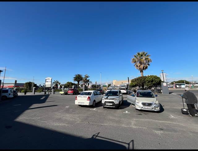 196M² RETAIL TO LET IN PARKLANDS