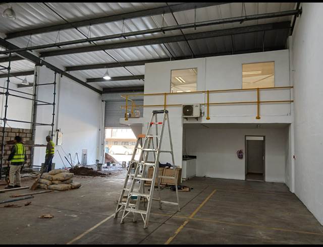 262M² WAREHOUSE TO LET IN RED HILL