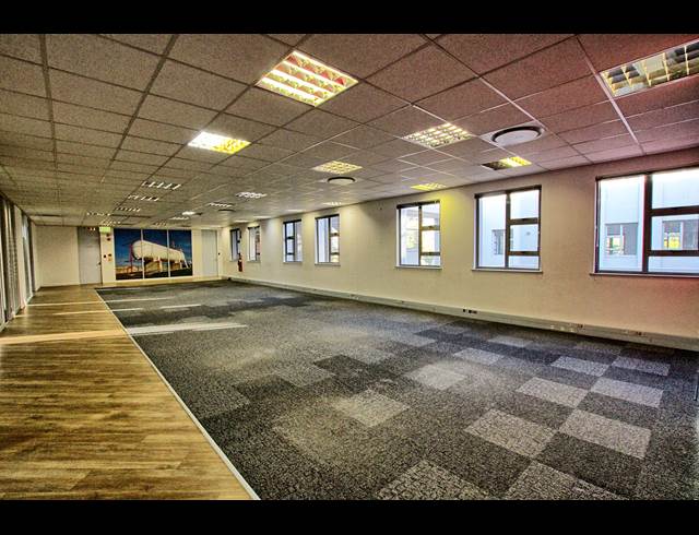 712.90M² OFFICE TO LET IN BRYANSTON