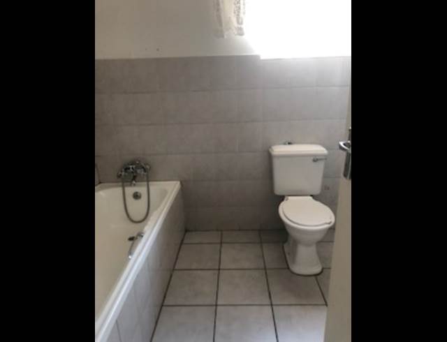 2 bed property to rent in FLORIDA