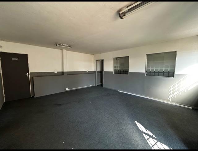 294M² WAREHOUSE TO LET IN EASTGATE