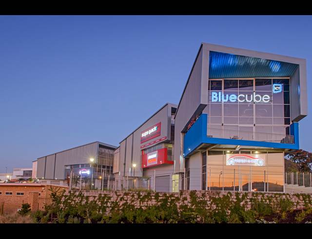 107M² OFFICE RENTED IN RIVERSIDE INDUSTRIAL PARK