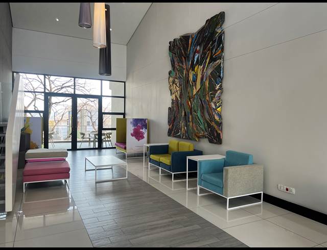 104M² OFFICE TO LET IN HYDE PARK