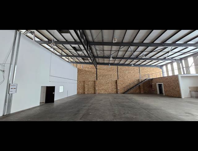 866M² WAREHOUSE TO LET IN NORTH RIDING