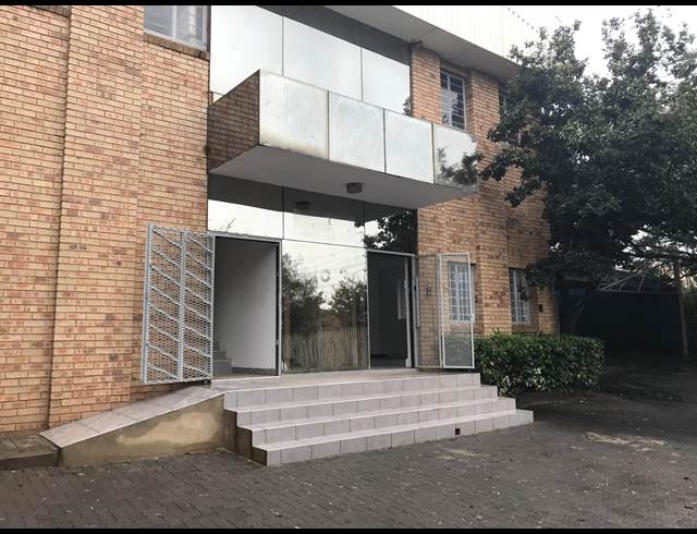 500M² WAREHOUSE TO LET IN EASTGATE