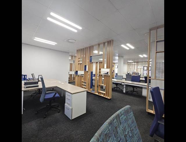 1,371M² BUILDING TO LET IN DIE HOEWES
