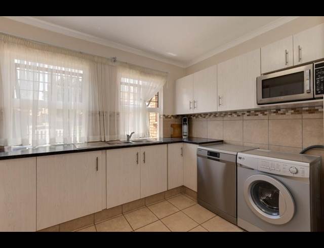 3 BEDROOM PROPERTY TO RENT IN DIE HOEWES