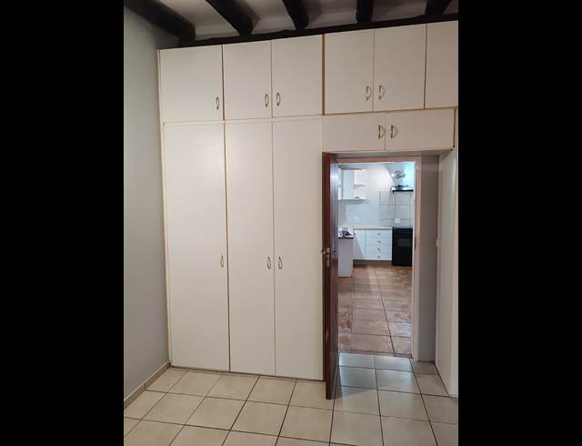 1 bed property to rent in GLEN MARAIS