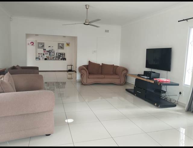 4 BEDROOM FREESTANDING TO LET IN BIRCHLEIGH