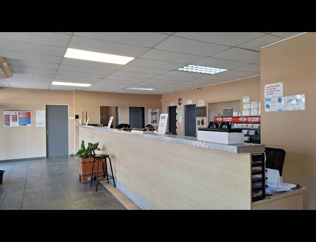 1,400M² WAREHOUSE TO LET IN RIVERSIDE PARK