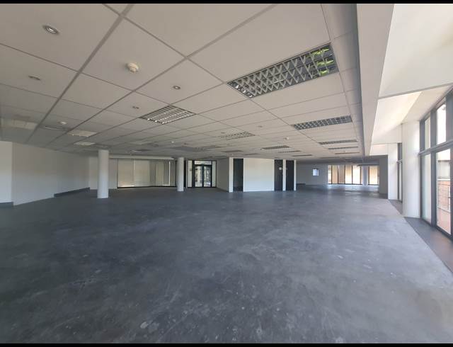 865M² OFFICE TO LET IN ZWARTKOP