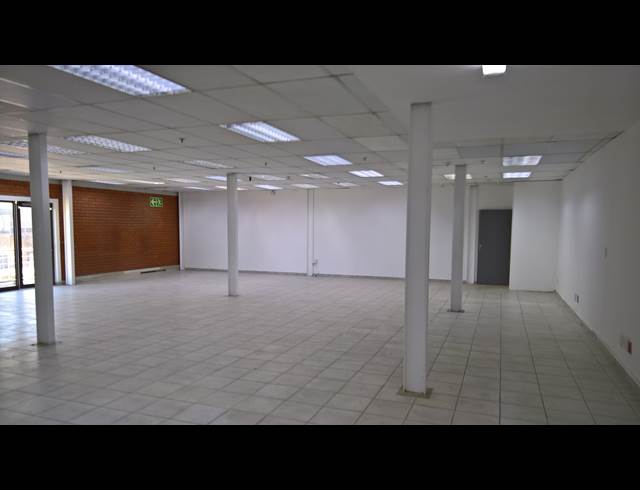 13,088M² WAREHOUSE TO LET IN LONGMEADOW