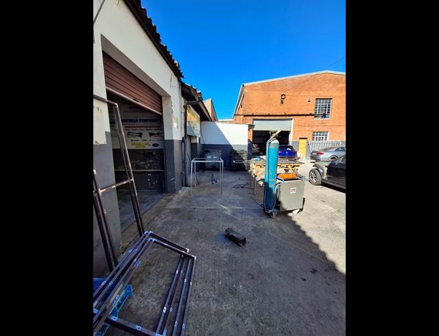 144M² WORKSHOP TO LET IN WOODBROOK