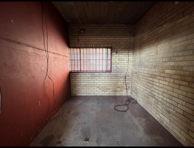 1,200M² WAREHOUSE TO LET IN ROODEPOORT CENTRAL