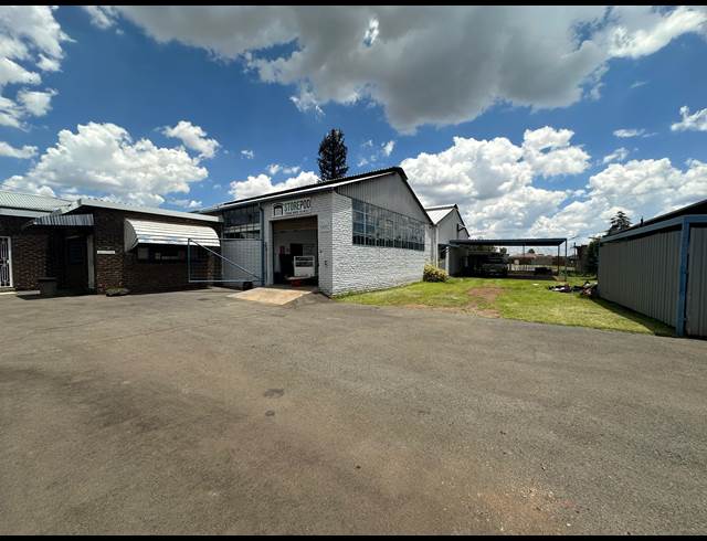 400M² WAREHOUSE TO LET IN MANUFACTA