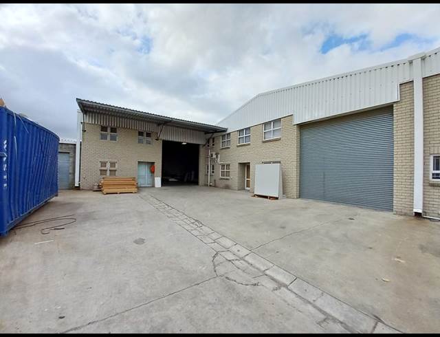 1,428M² FACTORY TO LET IN STIKLAND INDUSTRIAL