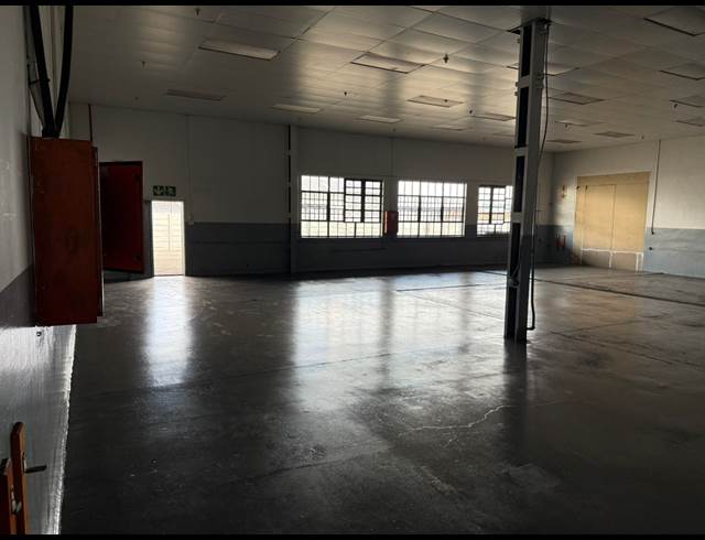 1,264M² WAREHOUSE TO LET IN ANDERBOLT