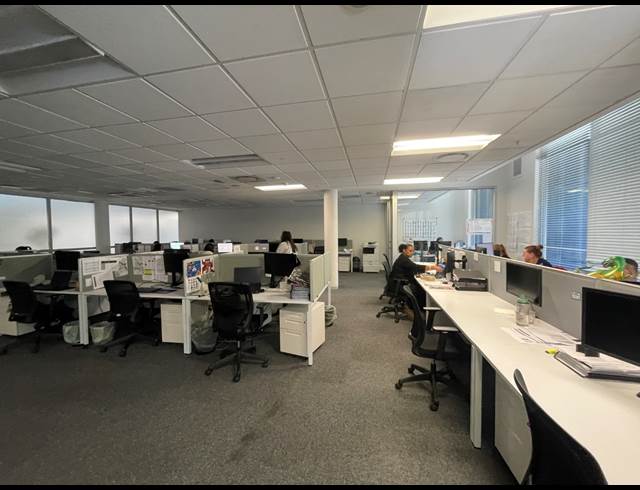 260M² OFFICE TO LET IN WATERFRONT