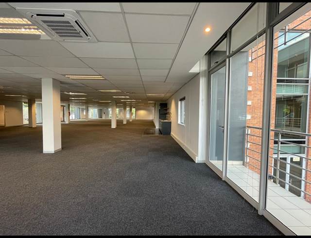 658M² OFFICE TO LET IN BRYANSTON