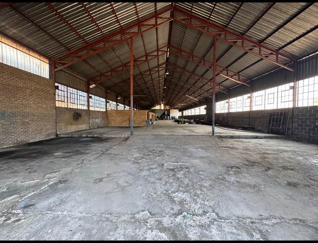 1,535M² WAREHOUSE TO LET IN CHAMDOR