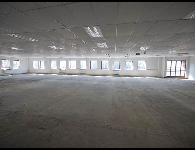 10,000M² OFFICE TO LET IN SANDOWN