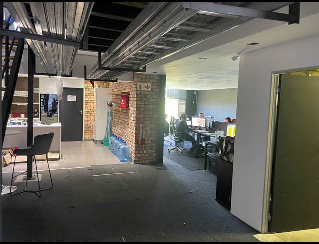 300M² WAREHOUSE TO LET IN BROOKLYN