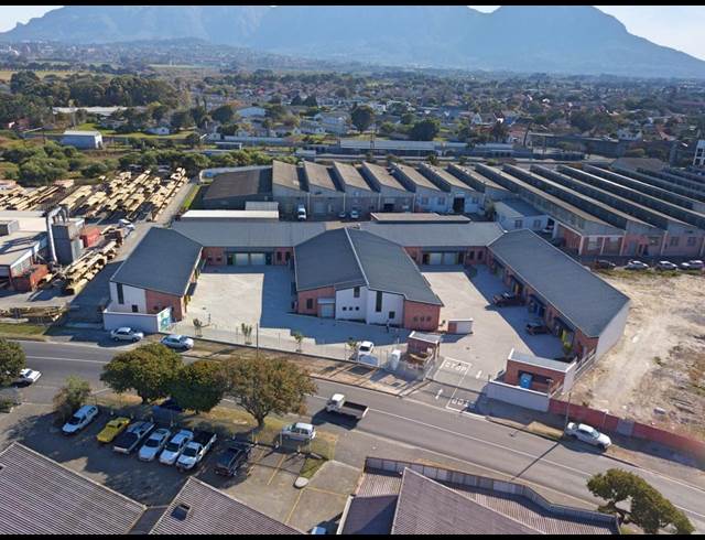 284M² MINI FACTORY TO LET IN WETTON