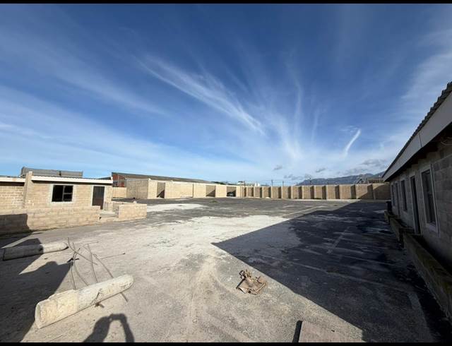 3,701M² INDUSTRIAL YARD TO LET IN LANSDOWNE
