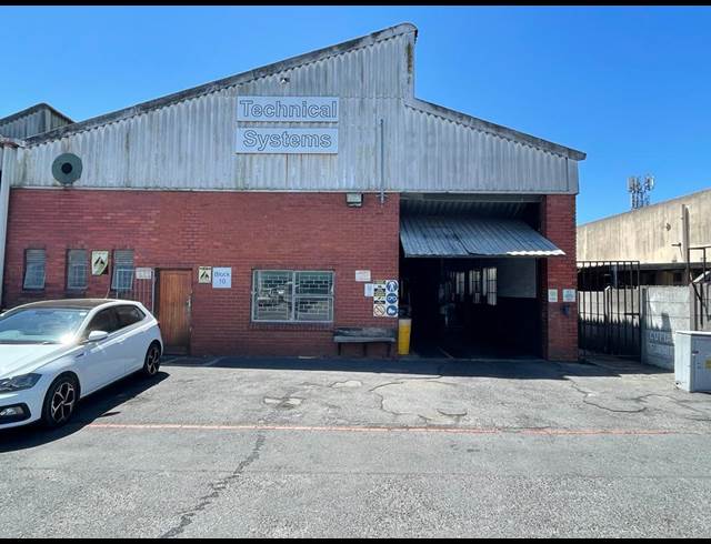 310M² WAREHOUSE TO LET IN STIKLAND INDUSTRIAL