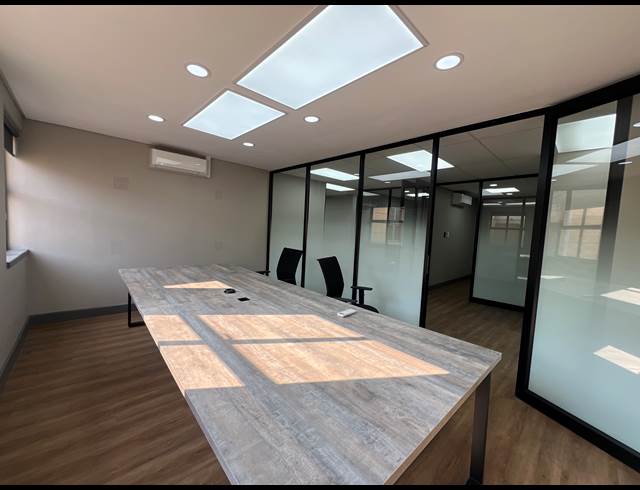 222M² OFFICE TO LET IN HYDE PARK