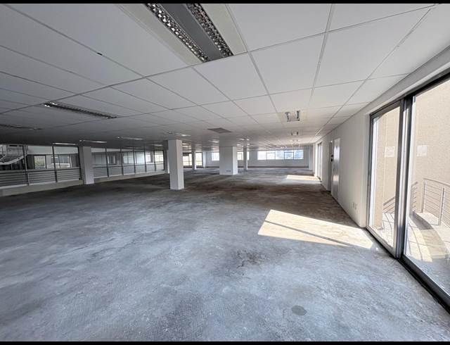 5,600M² OFFICE TO LET IN VORNA VALLEY