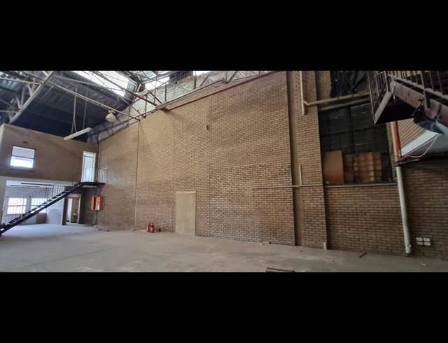473M² WAREHOUSE TO LET IN VILLAGE MAIN