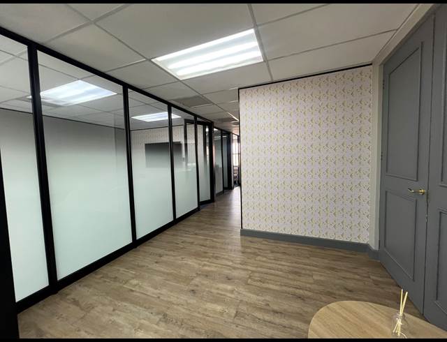 110M² OFFICE TO LET IN HYDE PARK