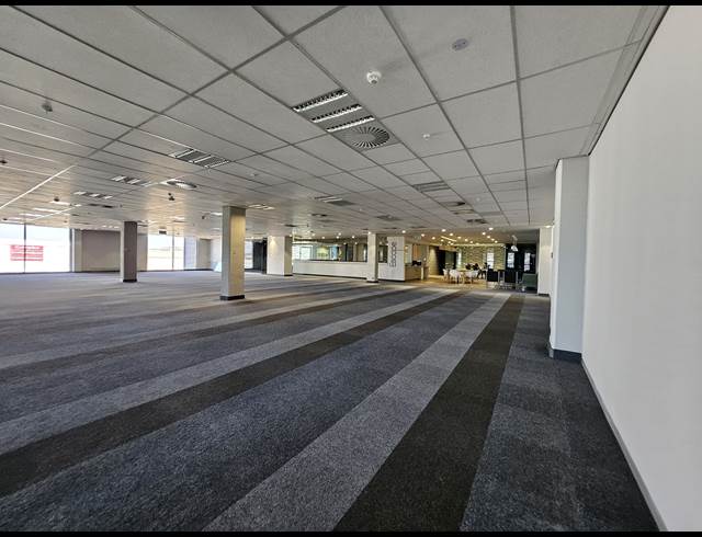 704M² OFFICE TO LET IN DIE HOEWES