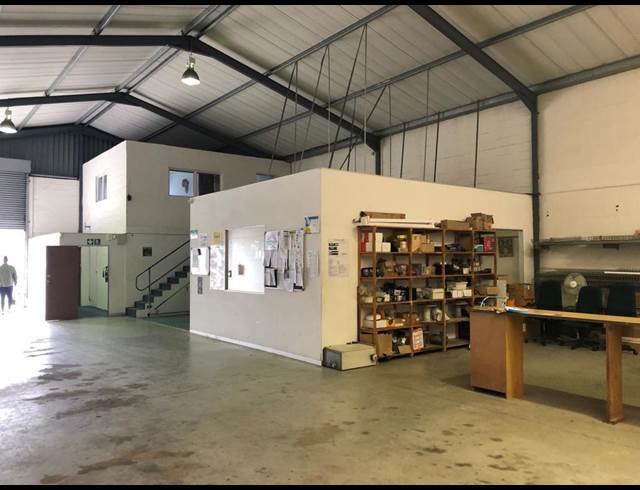 650M² BUILDING RENTED IN SAXENBURG PARK 1