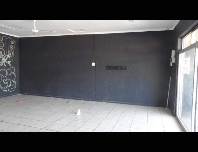 100M² RETAIL TO LET IN VILLIERIA